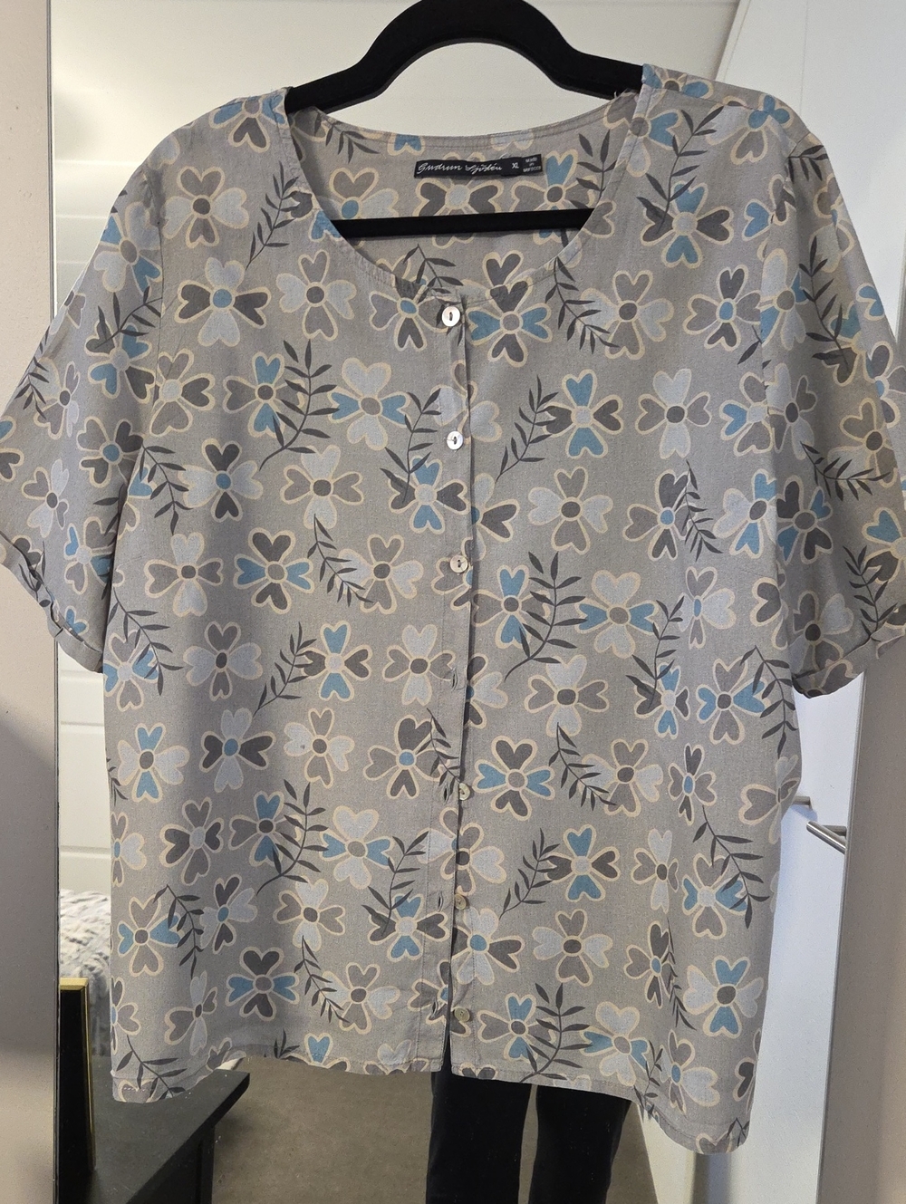 XL Gudrun Sjoden Gray/Blue/+ Floral Button-Front Women's Blouse